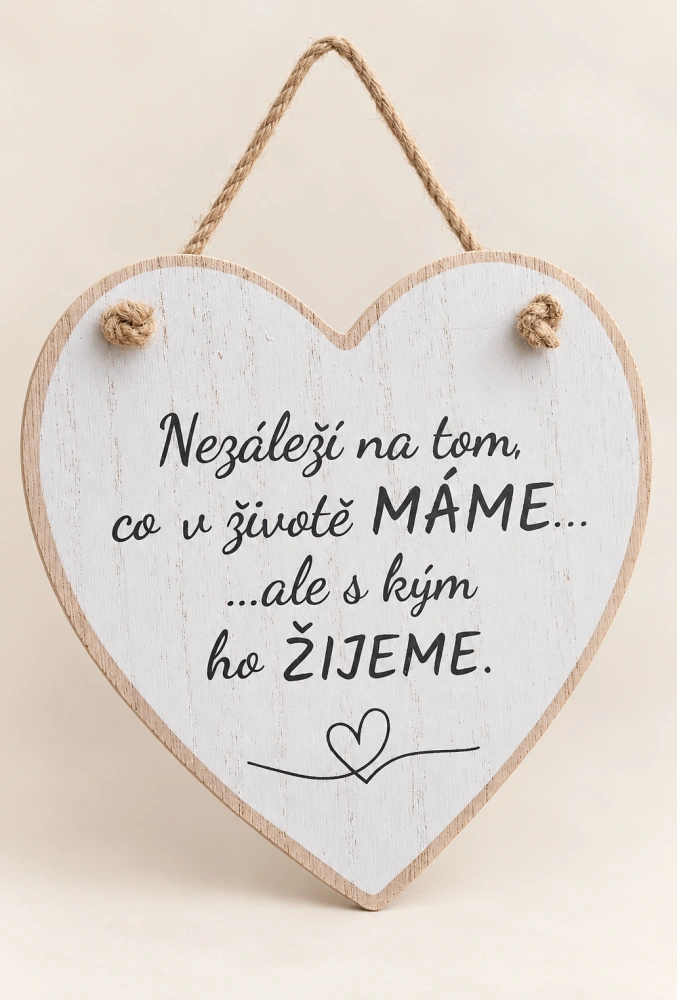 Dřevěné srdce k zavěšení
