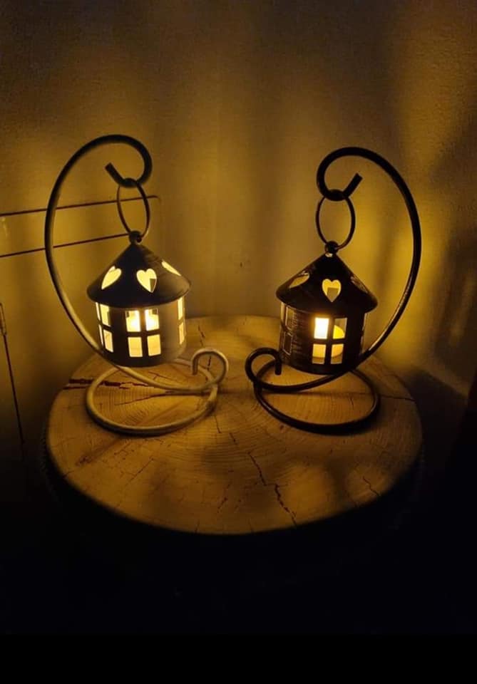 Lucerna na stojanu s LED osvětlením bílá