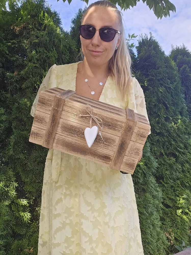 Dřevěná truhla/box