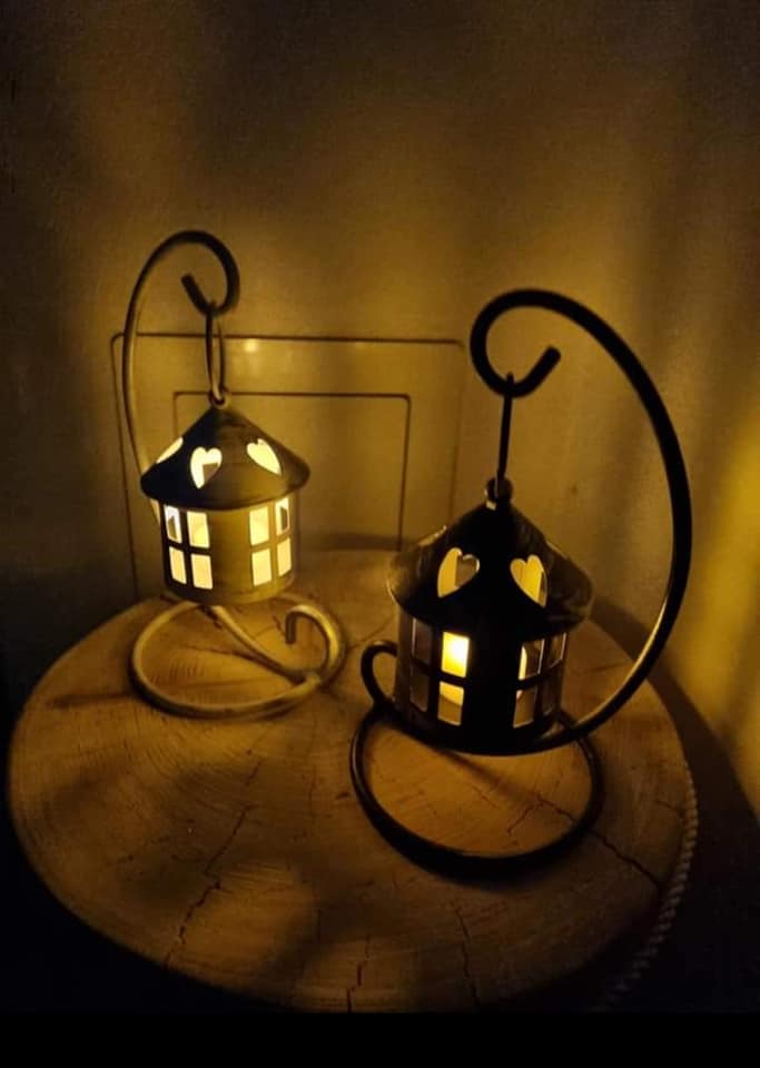 Lucerna na stojanu s LED osvětlením bílá