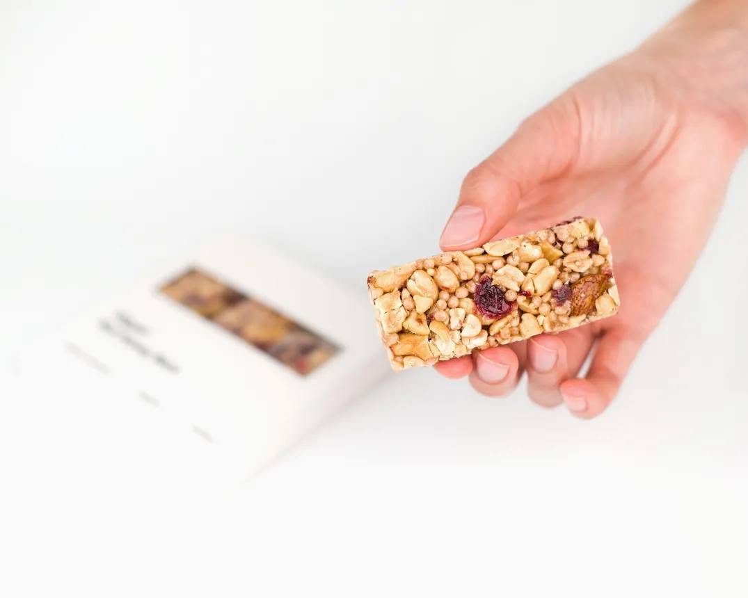 Vilgain Nut Honey Bar BIO – Kešu a brusinky – křupavý snack, 100% přírodní a raw, doslazeno medem a ovocem, vysoký obsah ořechů