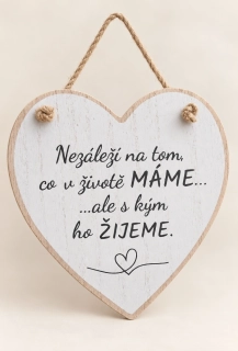 Dřevěné srdce k zavěšení